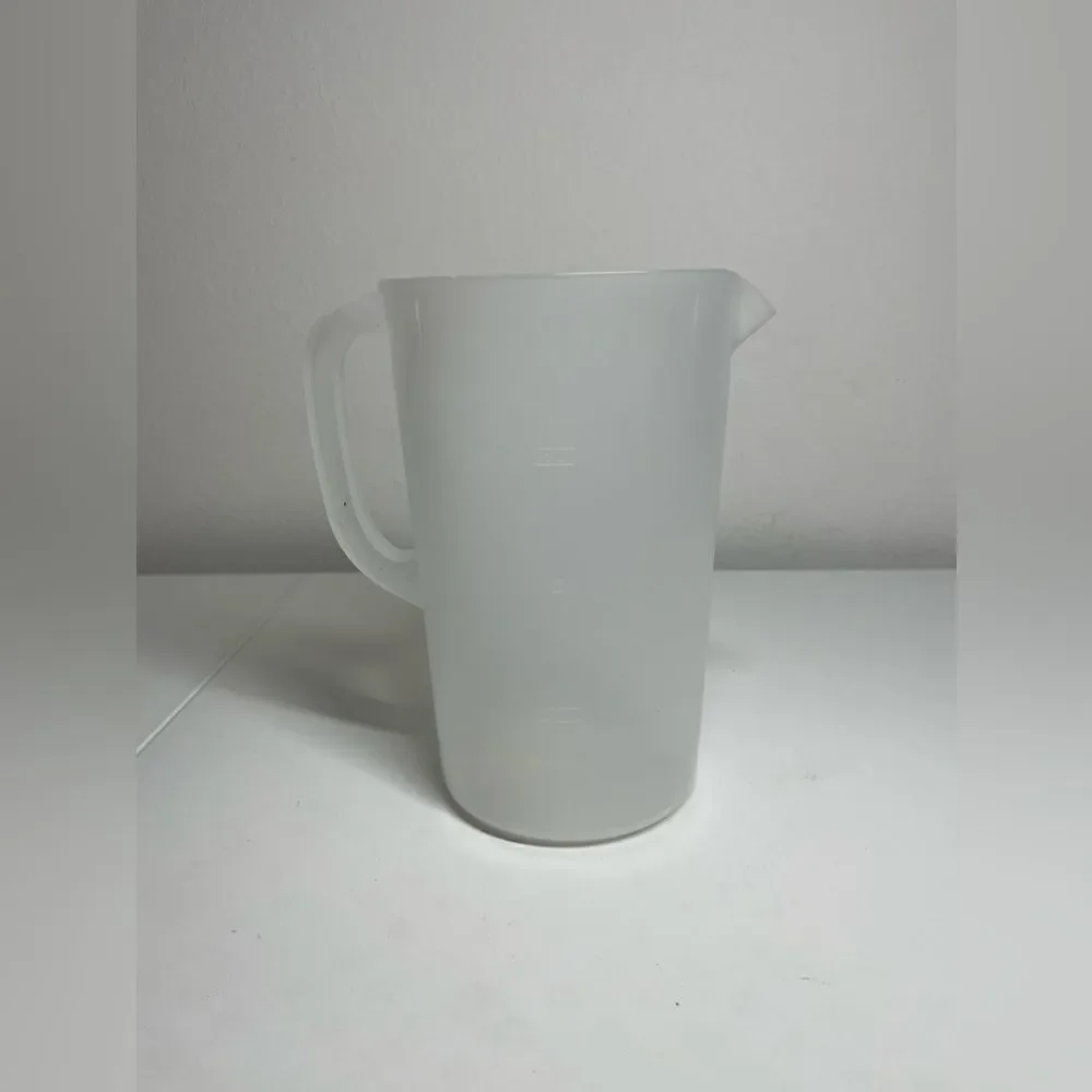 Rubbermaid Pitcher Pitchers Drink Containers No lid 1 gallon